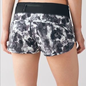 Lululemon Mini Obscured Black Dusty Speed Short 4